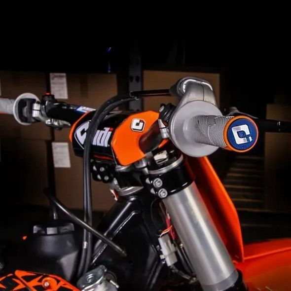 Мото Гріпси ODI EMIG PRO MX V2 Lock-On Grip - BLACK/W