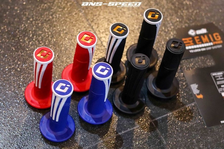 Мото Гріпси ODI EMIG PRO MX V2 Lock-On Grip - BLACK/W