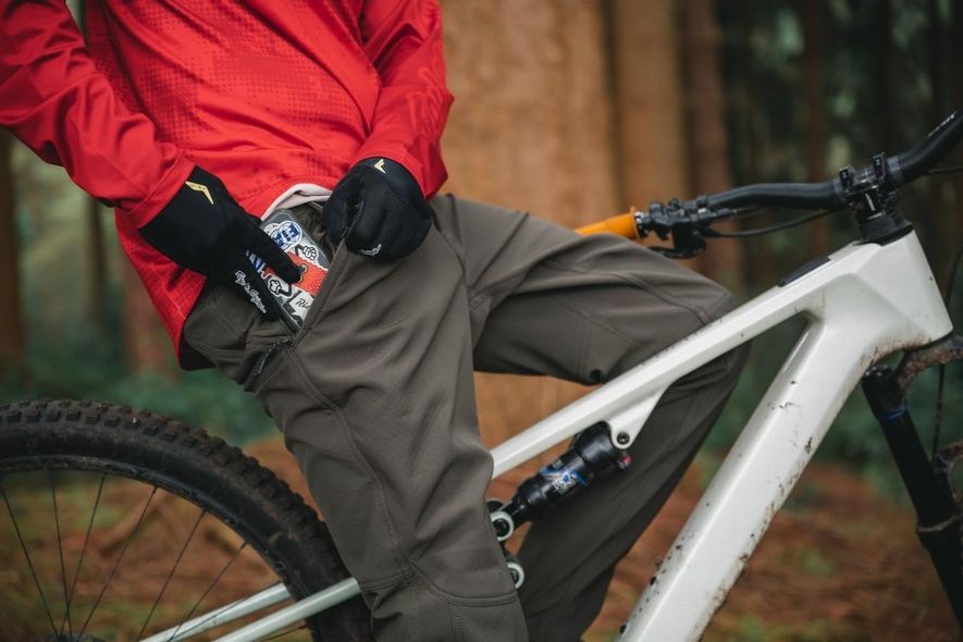 Купить Брюки TLD SKYLINE CHILL PANT MONO [DARK PINE] 38 с доставкой по Украине