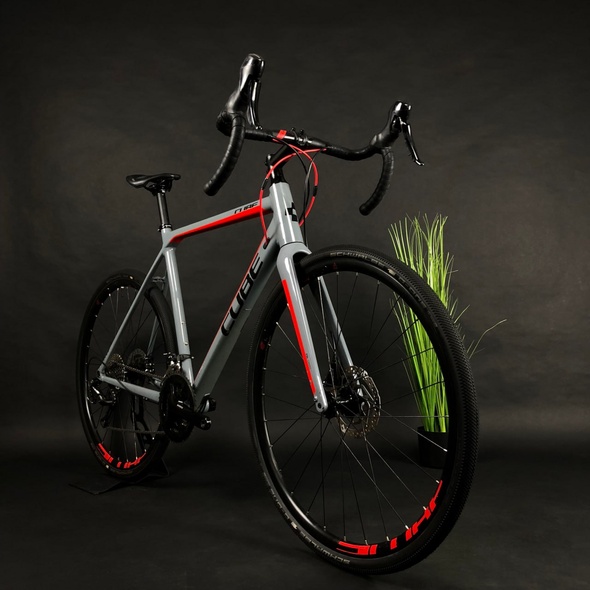 Купити Велосипед вживаний 28" CUBE 56L 105, сіро-червоний з доставкою по Україні
