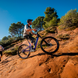 Купити Електровелосипед MONDRAKER SCREE S 600 29'' 150mm, 600Wh Bosch CX, White/Grey, M/L з доставкою по Україні