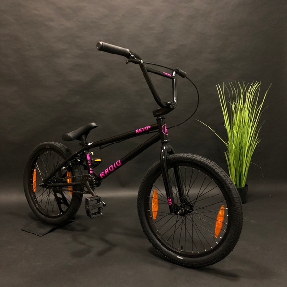 Купити Велосипед BMX 20" Radio Revo 20.4", чорний глянсовий з рожевим 2021 з доставкою по Україні