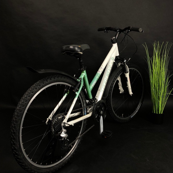 Купить Велосипед б/у женский 26" Trek бело-зеленый с доставкой по Украине