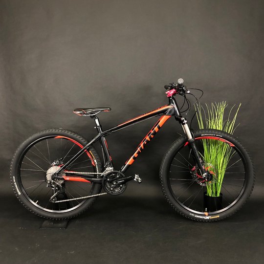 Купити Велосипед вживаний 27,5" Giant Talon, M рама, чорно-червоний з доставкою по Україні
