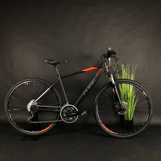 Купити Велосипед вживання 28" Cube Cross XT (56cm) чорно-червоний з доставкою по Україні